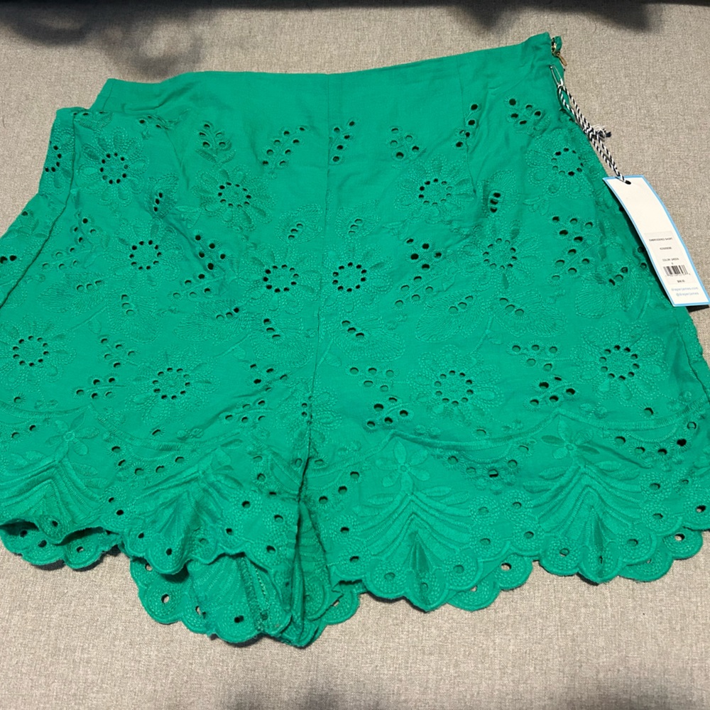 Draper James embroidered shorts size 6.